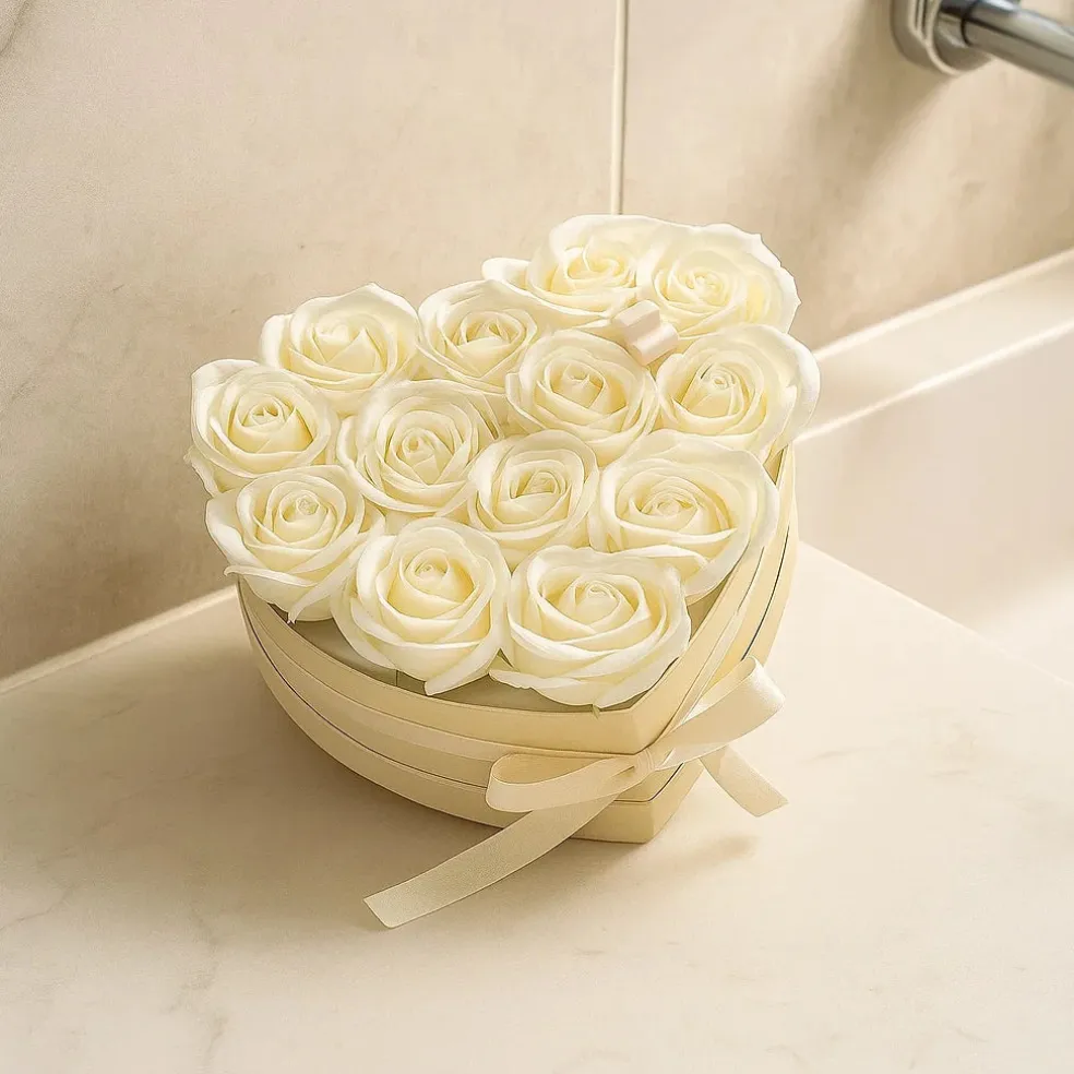 Coffret Coeur de Fleurs de Savon - Roses crèmes