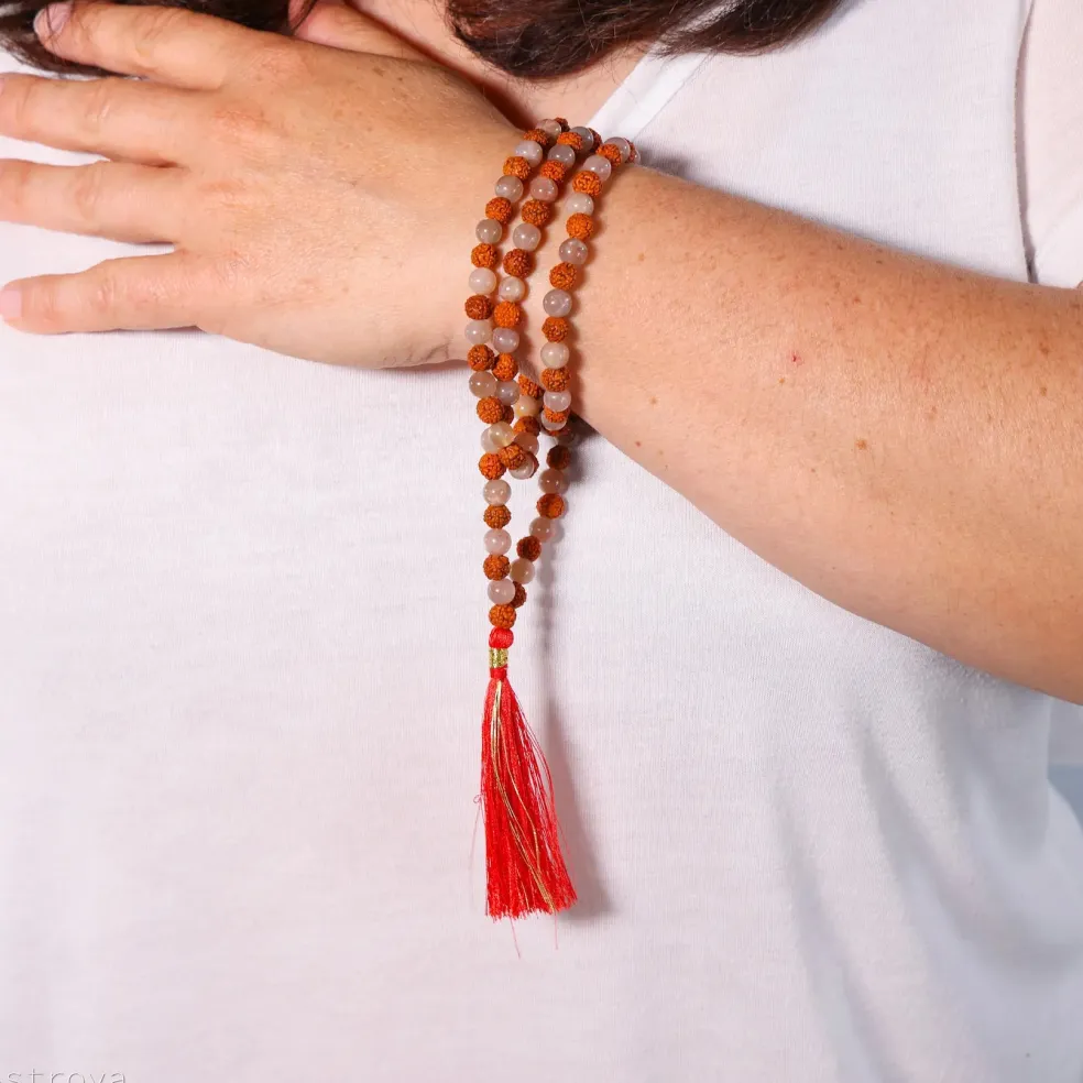 Mala Pierre de Lune Pêche et Rudraksha | 108 perles